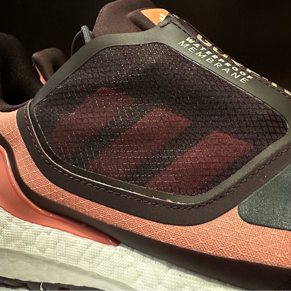 ULTRABOOST 22 GORE-TEX RUNNING SHOES - Picture 7 of 8